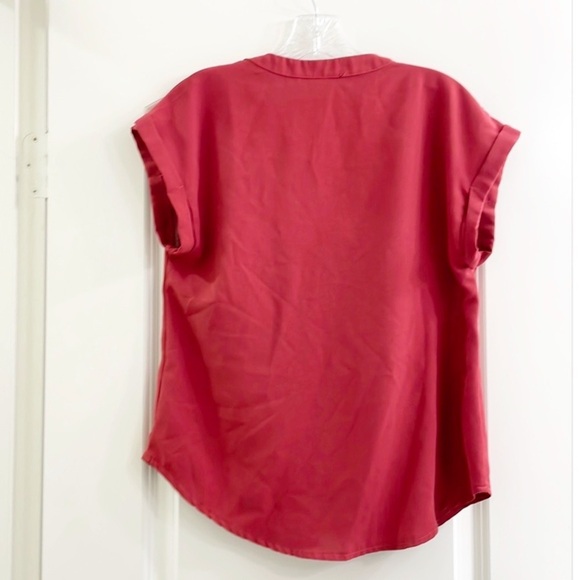 Cranberry v-neck split top - Picture 2 of 3